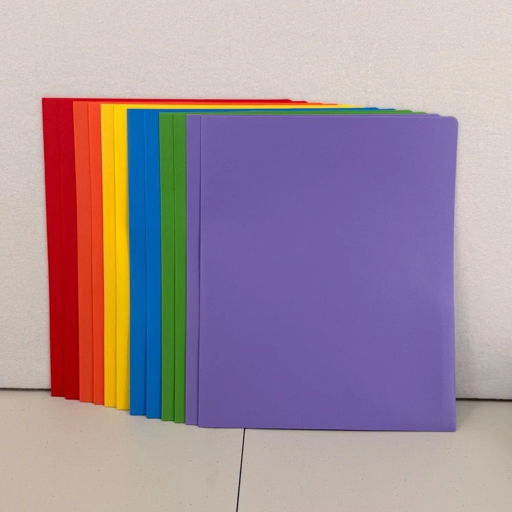 12 Multi colored 2-pocket‎ folders
